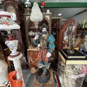 Antigo Candeeiro figura de Soldado
