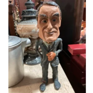 Estátua Cavaco Silva em terracota