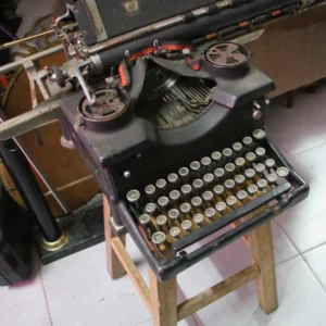 Antiga máquina de escrever Royal